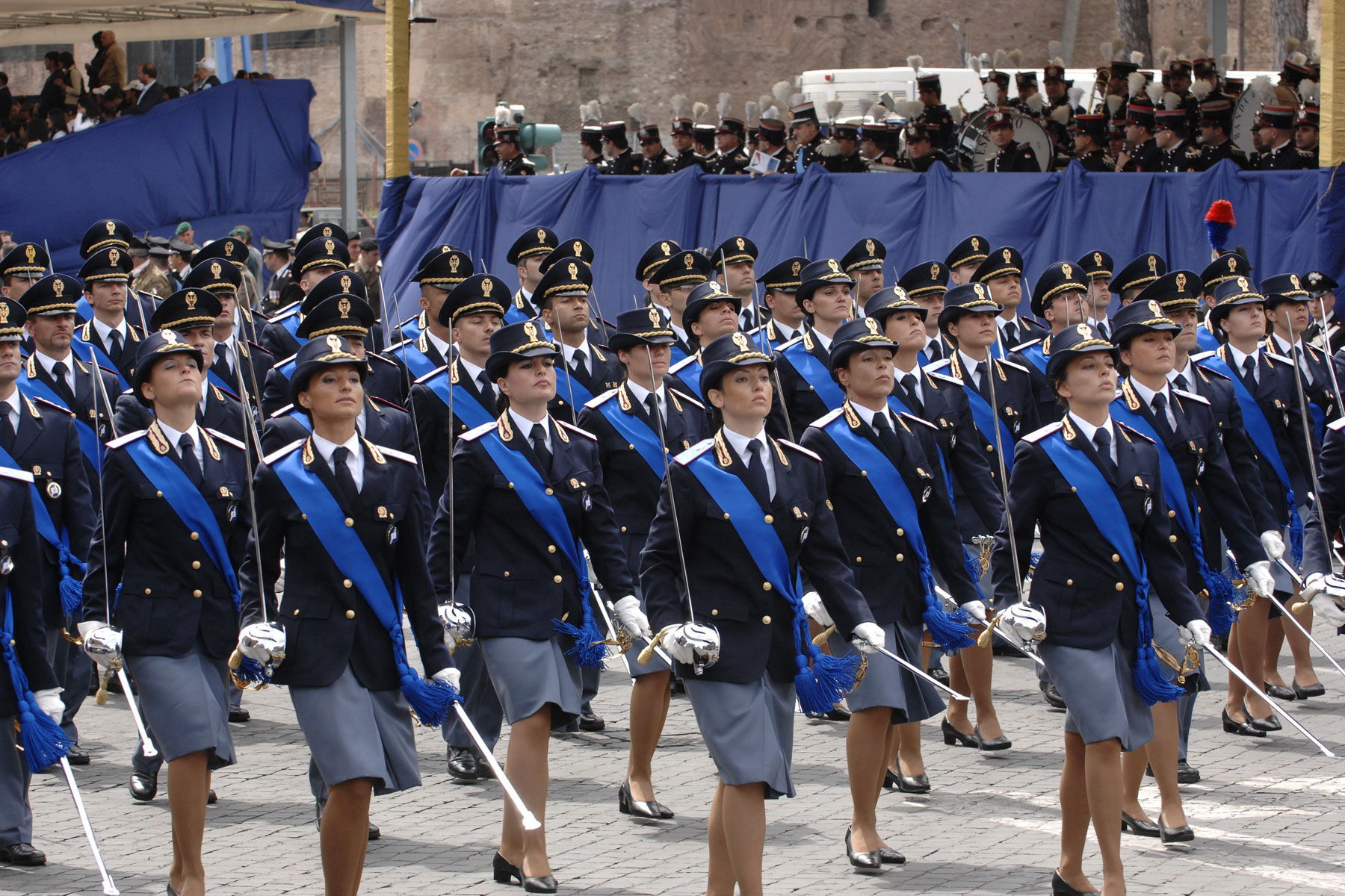 QUESTURINO USATO IN TELEVISIONE COME INGIURIA INDEGNO DA UNA DOCENTE UNIVERSITARIA