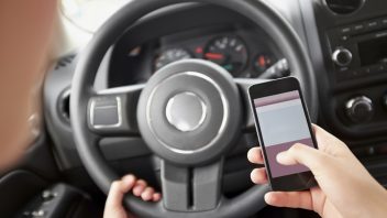 USO CELLULARI ALLA GUIDA: GRAVE ERRORE ANNACQUARE SANZIONI