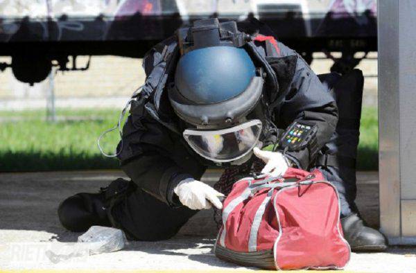 TREVISO: VILE ATTACCO ANARCHICO NON INTIMORISCE NE' LE ISTITUZIONI NE' LE FORZE DEMOCRATICHE DEL PAESE