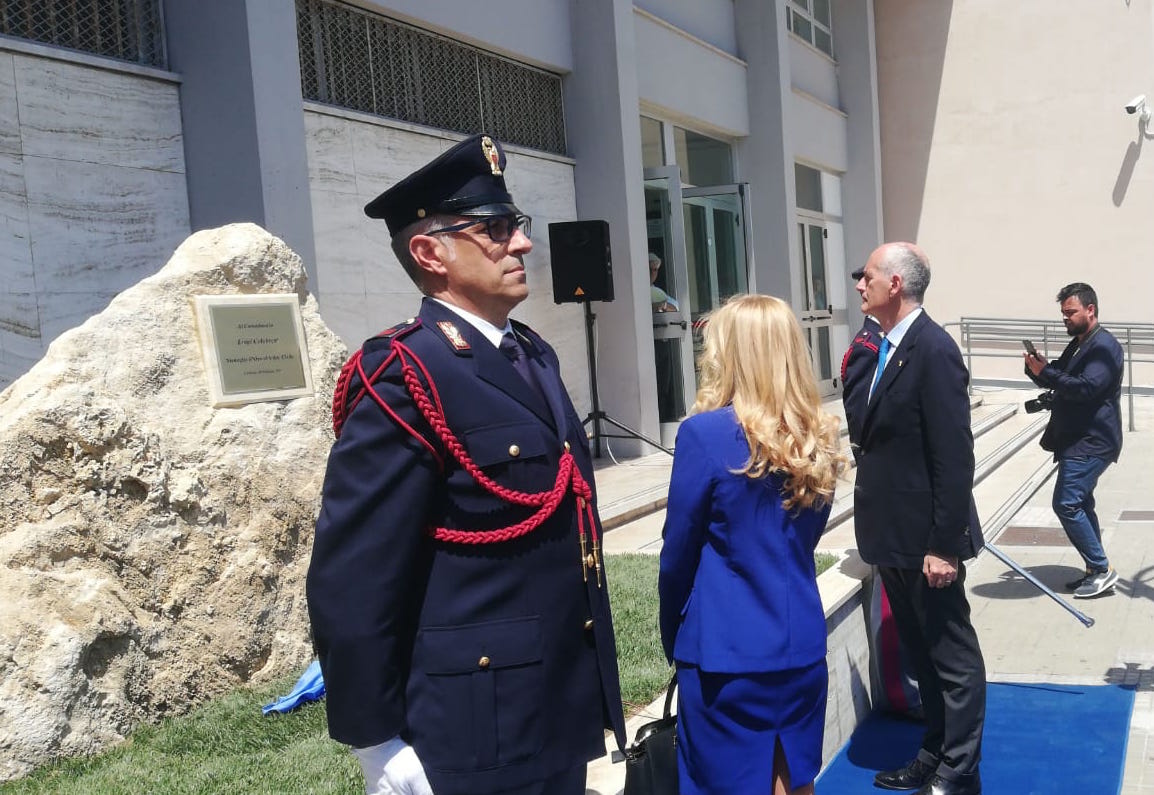 BENE STELE PER COMMISSARIO CALABRESI, EVITARE RITORNO VIOLENZE DI PIAZZA