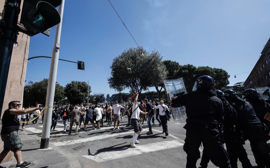 POLITICA CONDANNI VIOLENZE SENZA SE E SENZA MA