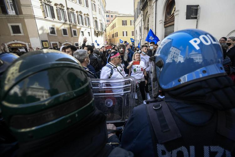 COVID: PER LA VIOLENZA NESSUNA COMPRENSIONE