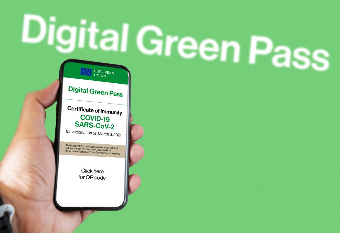 OPERAZIONE FALSI GREEN PASS: PREVEDERE AGGRAVANTE PER USO MEZZO INFORMATICO