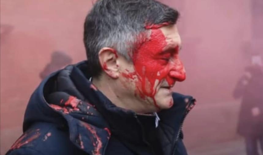 VIOLENTI IMPEDISCONO IL DIALOGO