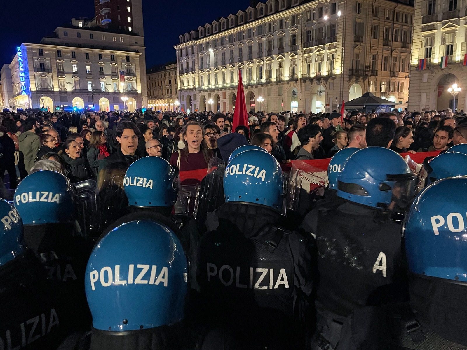 TORINO SCONTRI: AZIONE PREMEDITATA E VIOLENTA DA AREA ANTAGONISTA