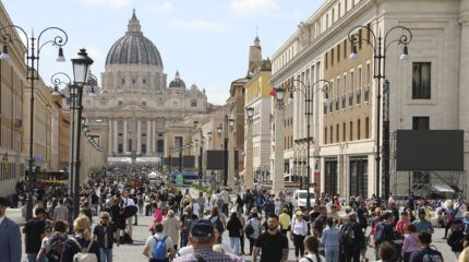 ROMA E L'ITALIA DI FRONTE A UNA SFIDA GLOBALE: SICUREZZA, COMPETENZA E VALORE NEI FUNERALI DEL PAPA