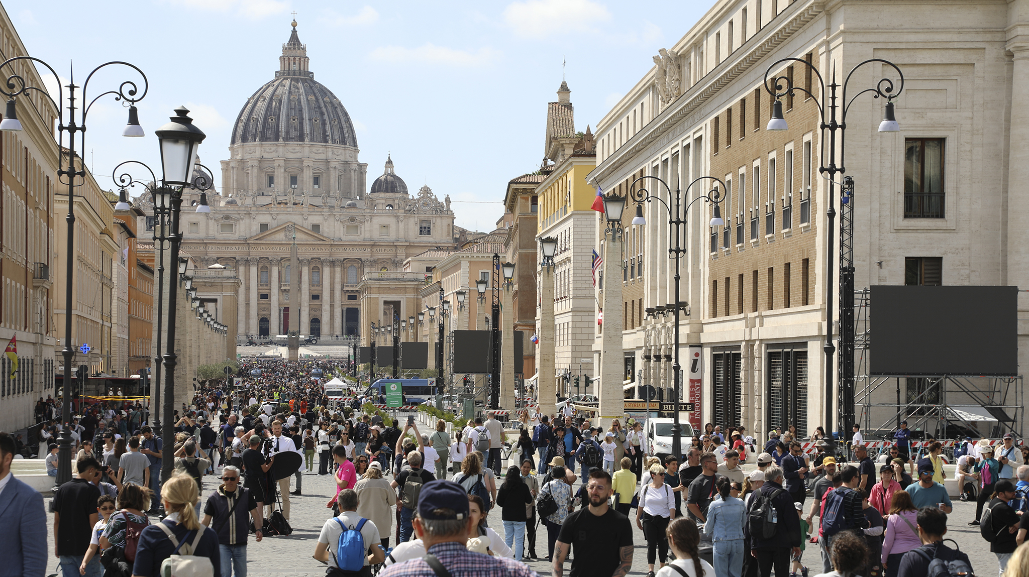 ROMA E L'ITALIA DI FRONTE A UNA SFIDA GLOBALE: SICUREZZA, COMPETENZA E VALORE NEI FUNERALI DEL PAPA
