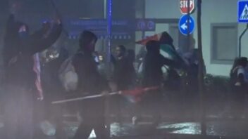 CALCIO UDINE: LA POLIZIA HA CONTENUTO E RESPINTO I VIOLENTI
