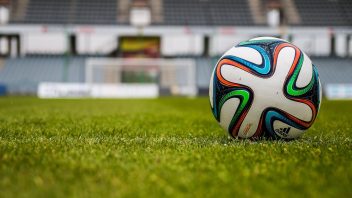 GIUSTO SLITTAMENTO DERBY ROMA-LAZIO: BENE ANTEPORRE LA SICUREZZA AGLI INTERESSI