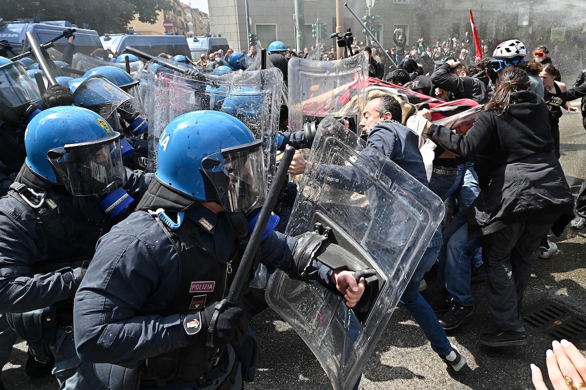 TORINO, PRIMO MAGGIO: VIOLENZA ORGANIZZATA DEGLI ANTAGONISTI