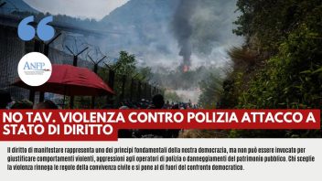 NO TAV VIOLENZA CONTRO POLIZIA ATTACCO A STATO DI DIRITTO