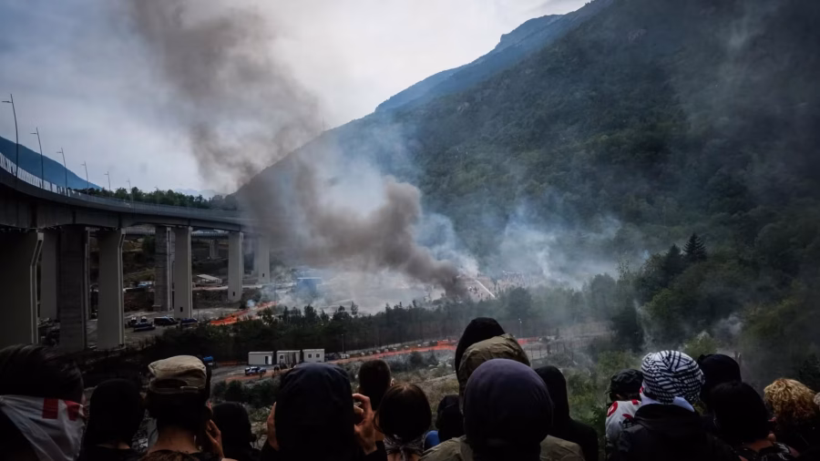 VAL DI SUSA: OLTRE 120 FERITI TRA LE FORZE DI POLIZIA. E' VIOLENZA ORGANIZZATA NON DISSENSO