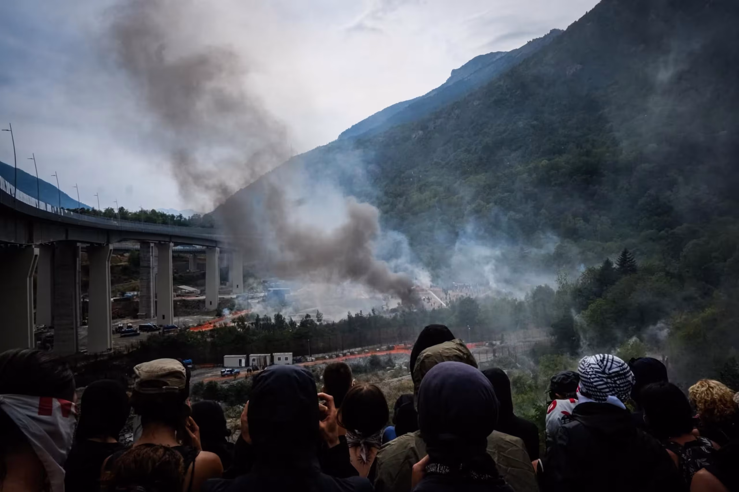 VAL DI SUSA: OLTRE 120 FERITI TRA LE FORZE DI POLIZIA. E' VIOLENZA ORGANIZZATA NON DISSENSO